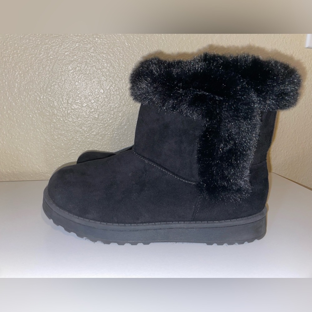 Womens Black Furry Boots
